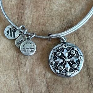 Alex & Ani One Size Compass Expandable Wire Bracelet Bangle Silver Gift Teacher